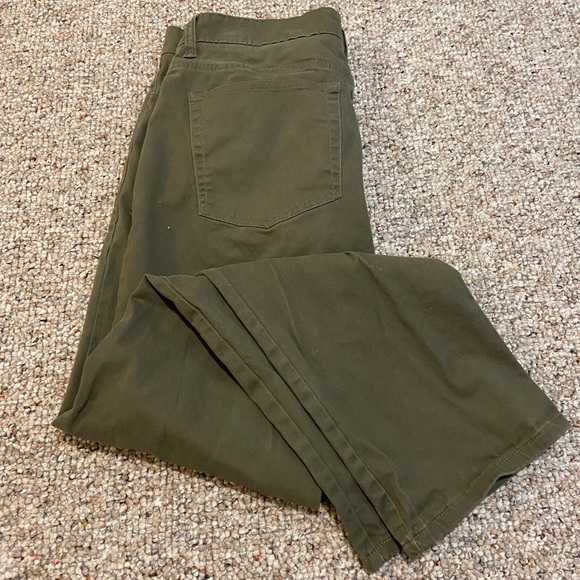 Olive green pants from Flag and Anthem. Size 32/30 - Picture 2 of 4